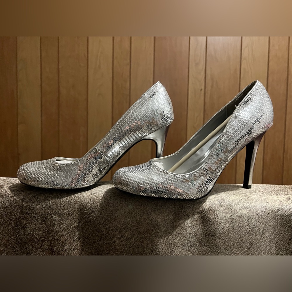 Silver Sequin Heels! Size 10